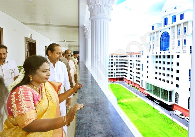సచివాలయ నిర్మాణం గొప్పగా ఉంది - గవర్నర్ తమిళిసై ప్రశంస 