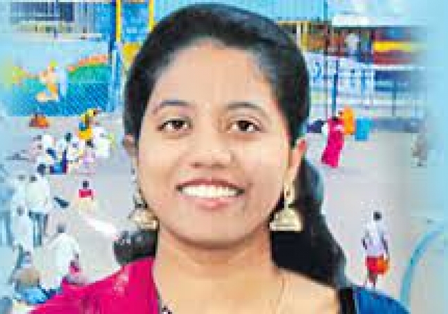 అనుమానాస్పద స్థిలో అక్క మృతి... చెల్లి అదృశ్యం