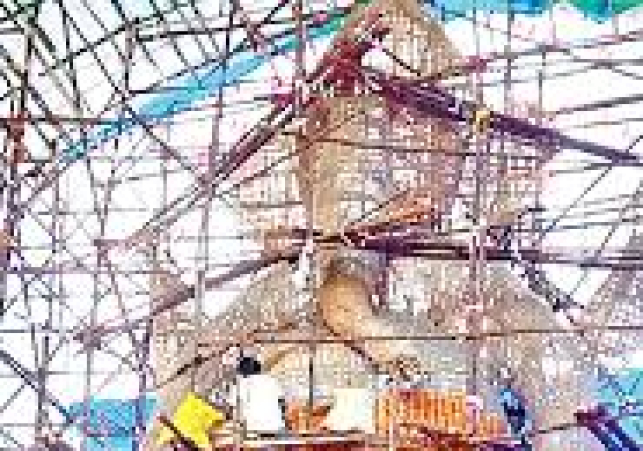 విశాఖపట్నంలో 75 అడుగుల బెల్లం కందుల వినాయకుడు