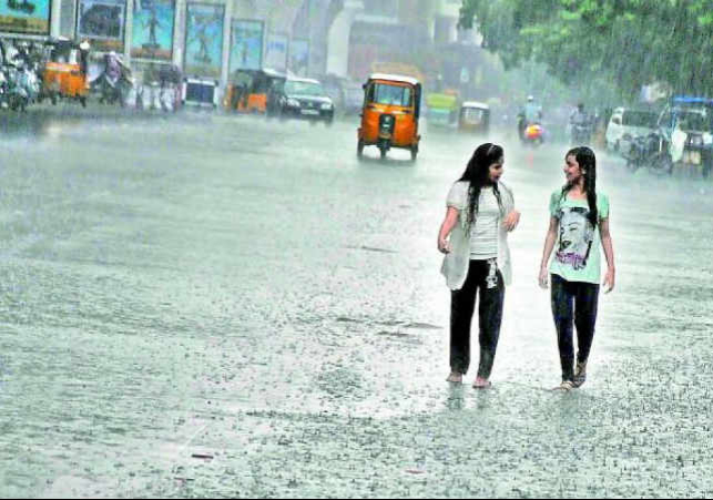 మంగళవారం తెలంగాణలో భారీ వర్షాలు.. ఎల్లో అలర్ట్ జారీ