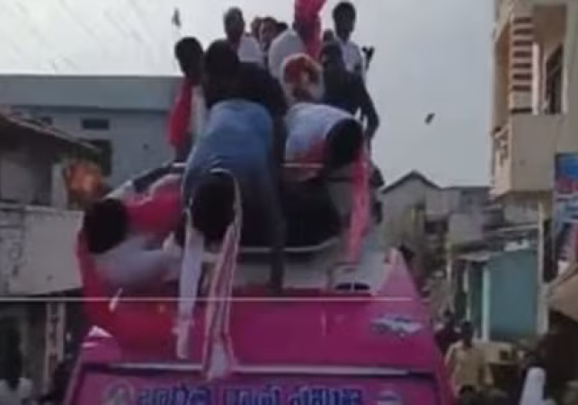 మంత్రి కేసీఆర్ కు తృటిలో తప్పిన ప్రమాదం