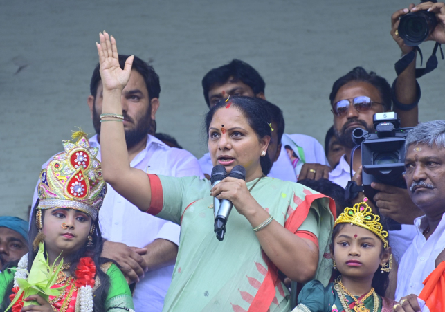 సుప్రీం కోర్టులో కవిత కేసు విచారణ అందుకే వాయిదా