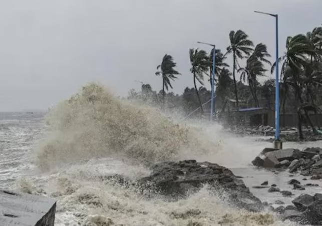 బాపట్ల దగ్గర తీరాన్ని తాకిన మిగ్‌ జాం తుఫాను