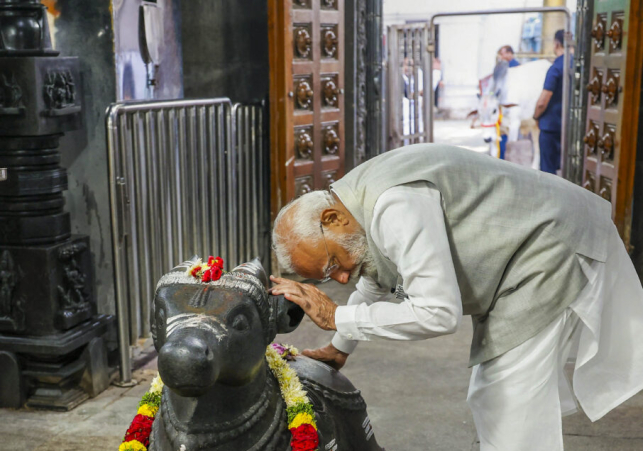 వేములవాడ రాజన్నను దర్శించుకున్నప్రధాని మోదీ..