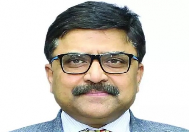 చంద్రబాబుకై కేసు పెట్టడం ఆశ్చర్యం- రిటైర్డ్ ఐఏఎస్ పీవీ రమేశ్ 