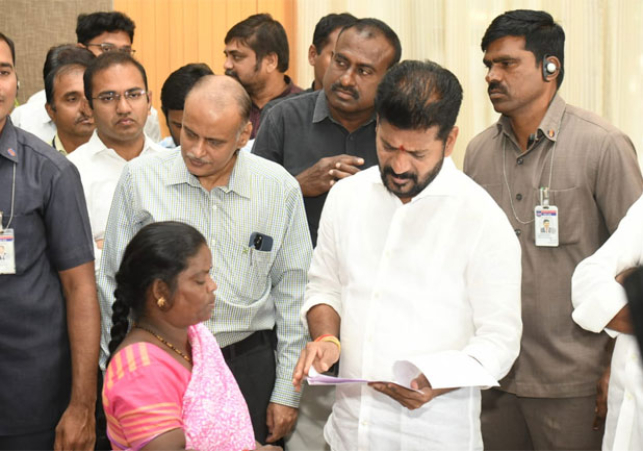 ముఖ్యమంత్రి రేవంత్ రెడ్డి ప్రజాదర్బార్‌ ప్రారంభం.. 
