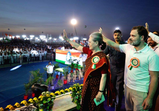తెలంగాణకు 6 గ్యారంటీ పధకాలను ప్రకటించిన కాంగ్రెస్