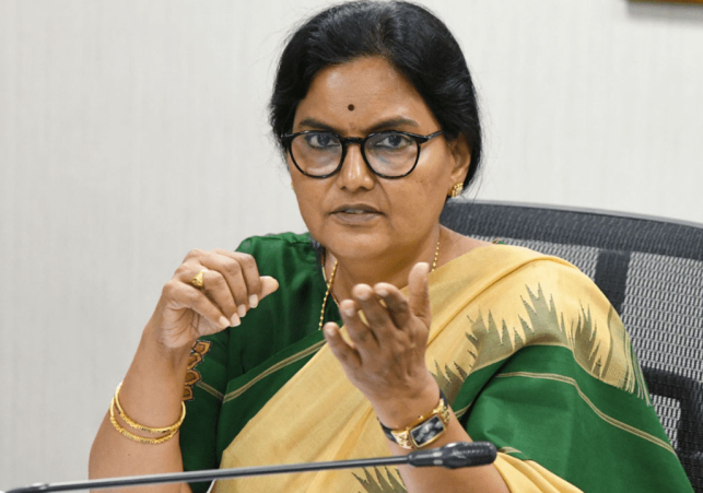 శంషాబాద్‌, బేగంపేట ఎయిర్ పోర్టుల్లోను తనిఖీలు- సీఎస్‌ శాంతి కుమారి