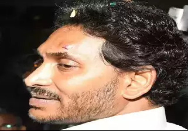 ఏపీ సీఎం జగన్ పైకి రాయి.. నుదుటిపై గాయం