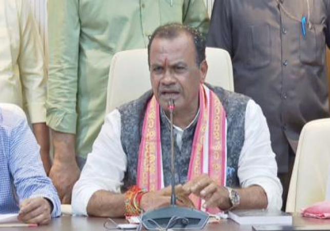 పదేళ్లలో మీరేం చేశారని మమ్మల్ని ప్రశ్నిస్తున్నారు- కోమటిరెడ్డి వెంకట్ రెడ్డి