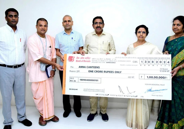 అన్న క్యాంటీన్ల కోసం నారా భువనేశ్వరి భారీ విరాళం