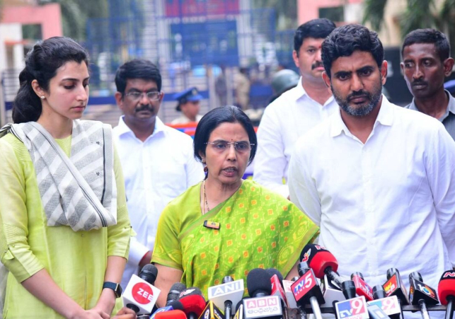 నిజం గెలవాలితో జనంలోకి భువనేశ్వరి - భవిష్యత్తుకు గ్యారంటీతో లోకేశ్‌ 
