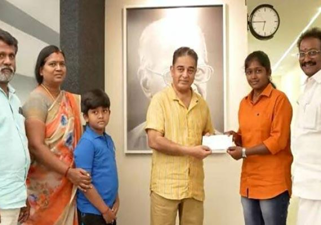 షర్మిలకు కారును గిఫ్ట్‌గా ఇచ్చిన కమల్‌ హాసన్